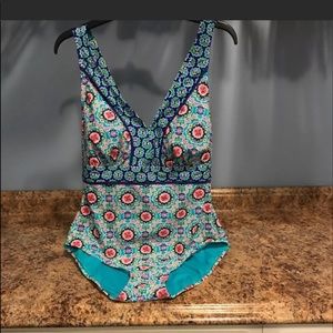 NWT-Beautiful vibrant bathing suit